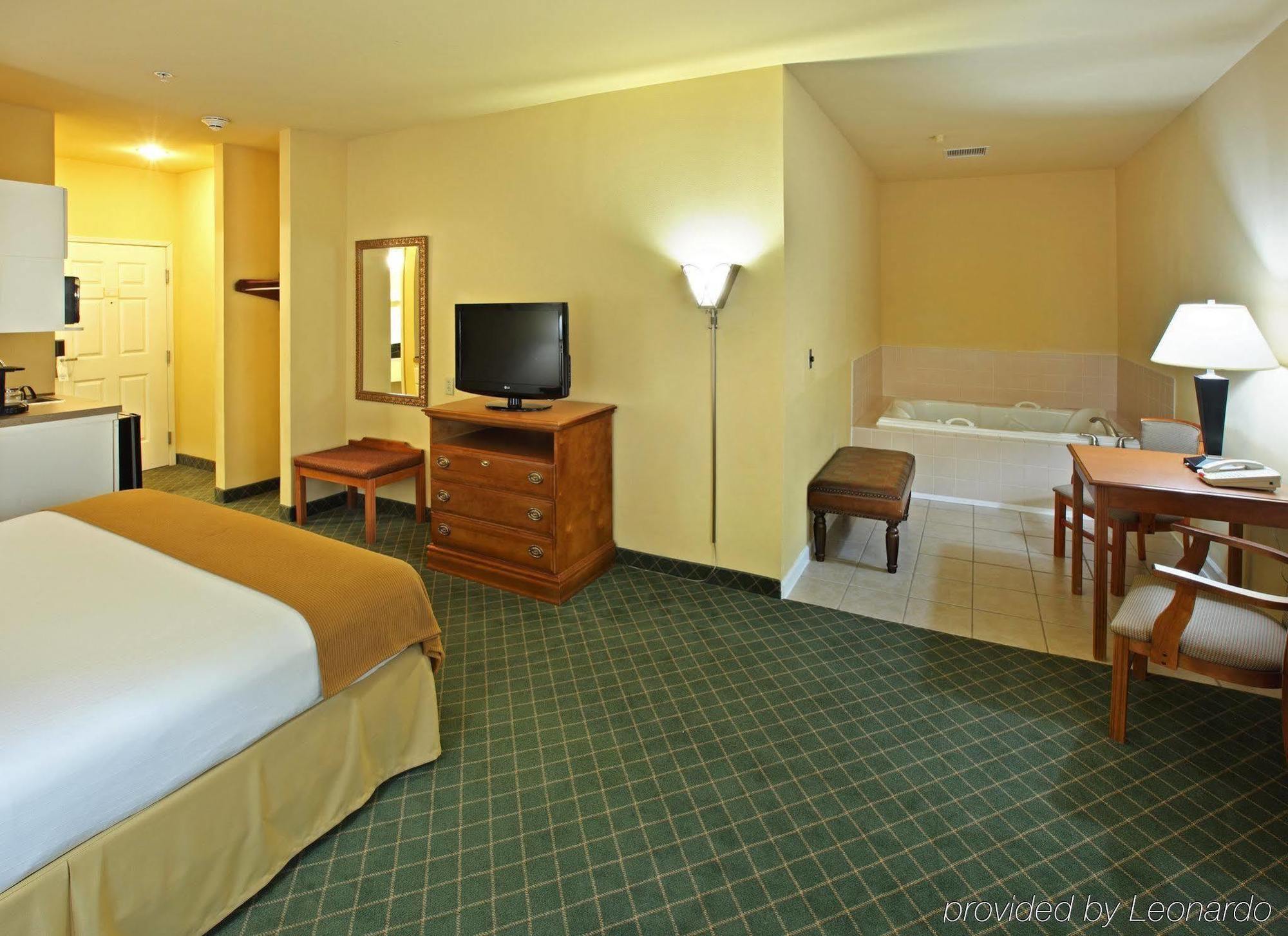 Holiday Inn Express & Suites Magnolia-Lake Columbia Kamer foto