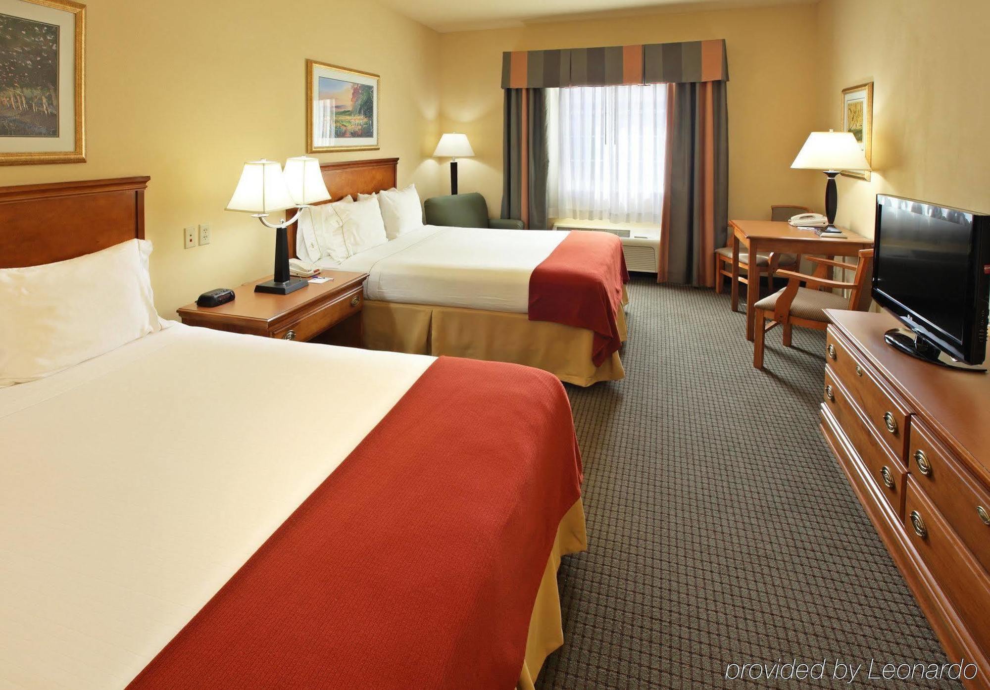 Holiday Inn Express & Suites Magnolia-Lake Columbia Kamer foto