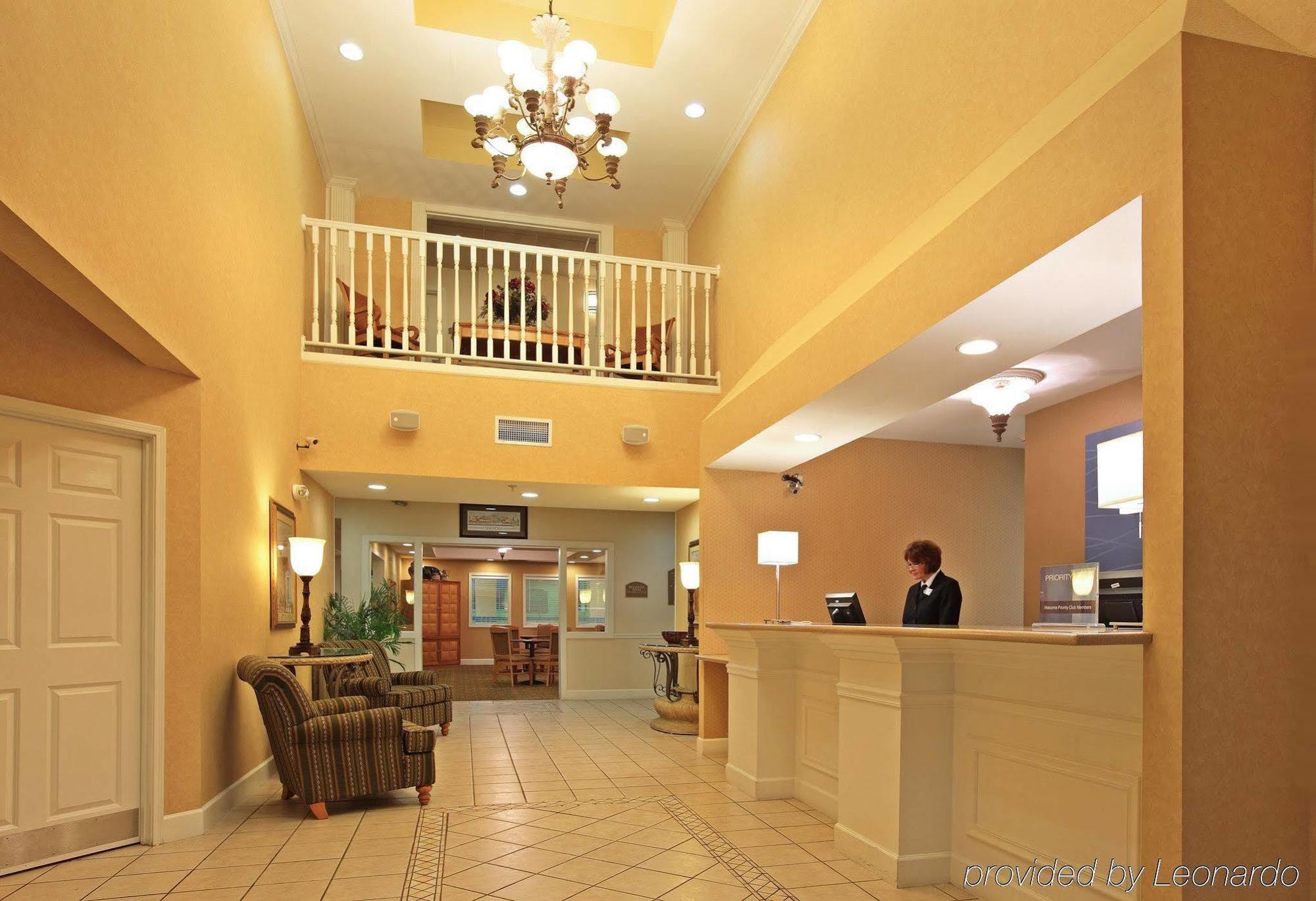 Holiday Inn Express & Suites Magnolia-Lake Columbia Interieur foto