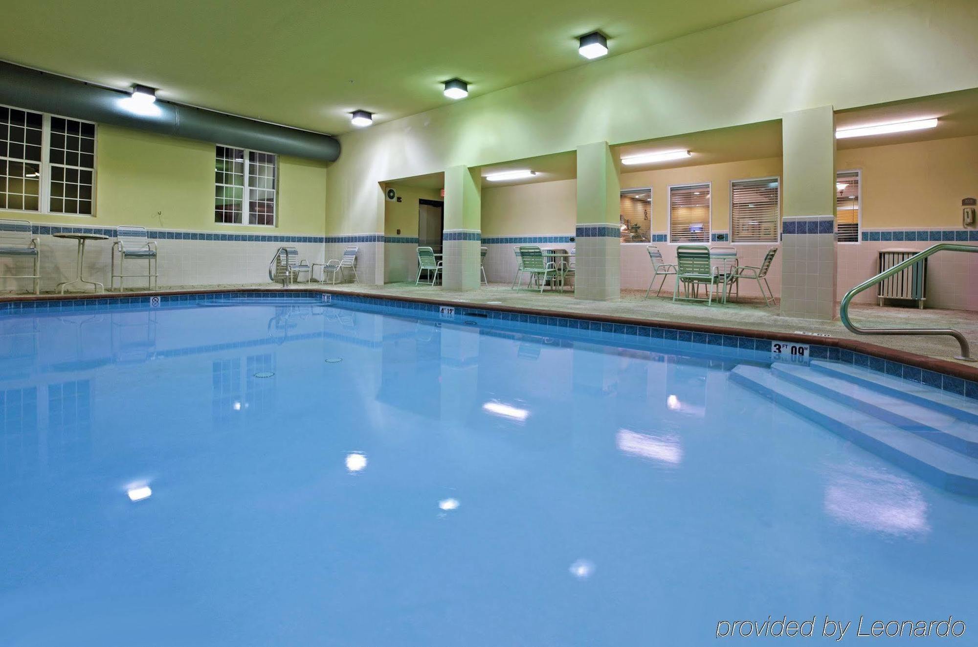 Holiday Inn Express & Suites Magnolia-Lake Columbia Faciliteiten foto